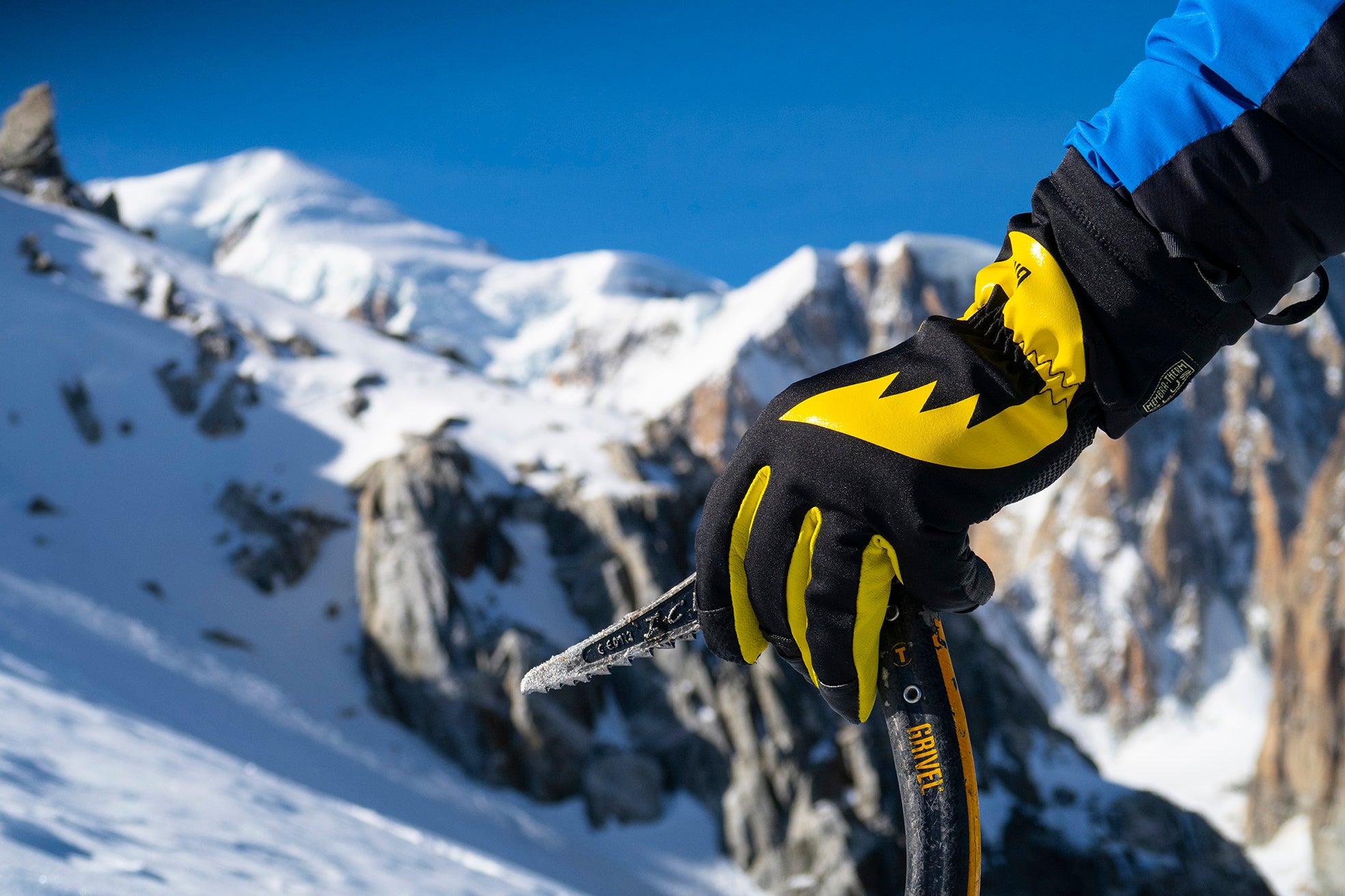 Guida Gloves Lifestyle Image Hand - Grivel