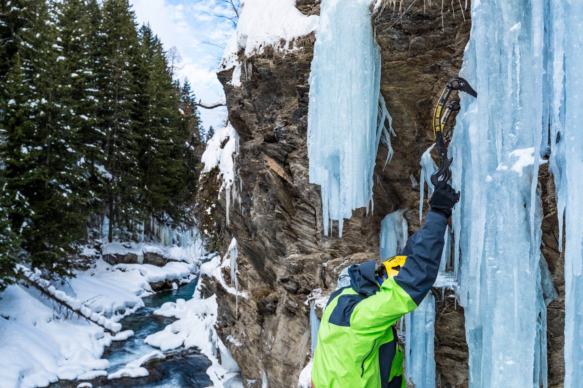 Dark Machine X Lifestyle Image Climbing Closeup - Grivel