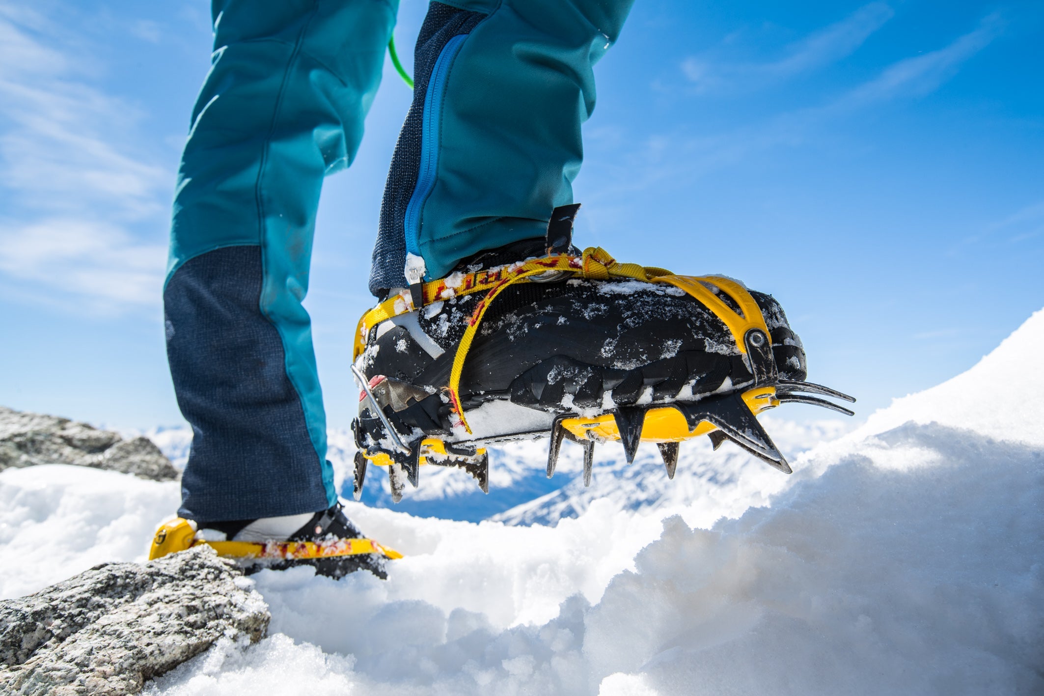G12 crampons Lifestyle Image Foot - Grivel