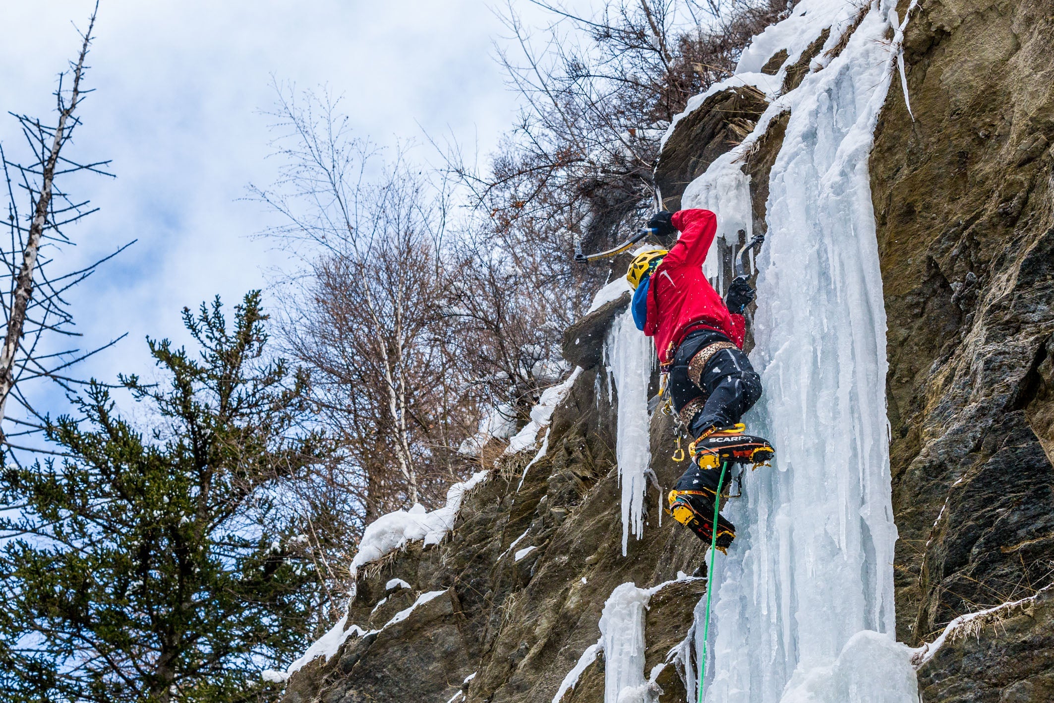 G22 PLUS Lifestyle Image Ice - Grivel