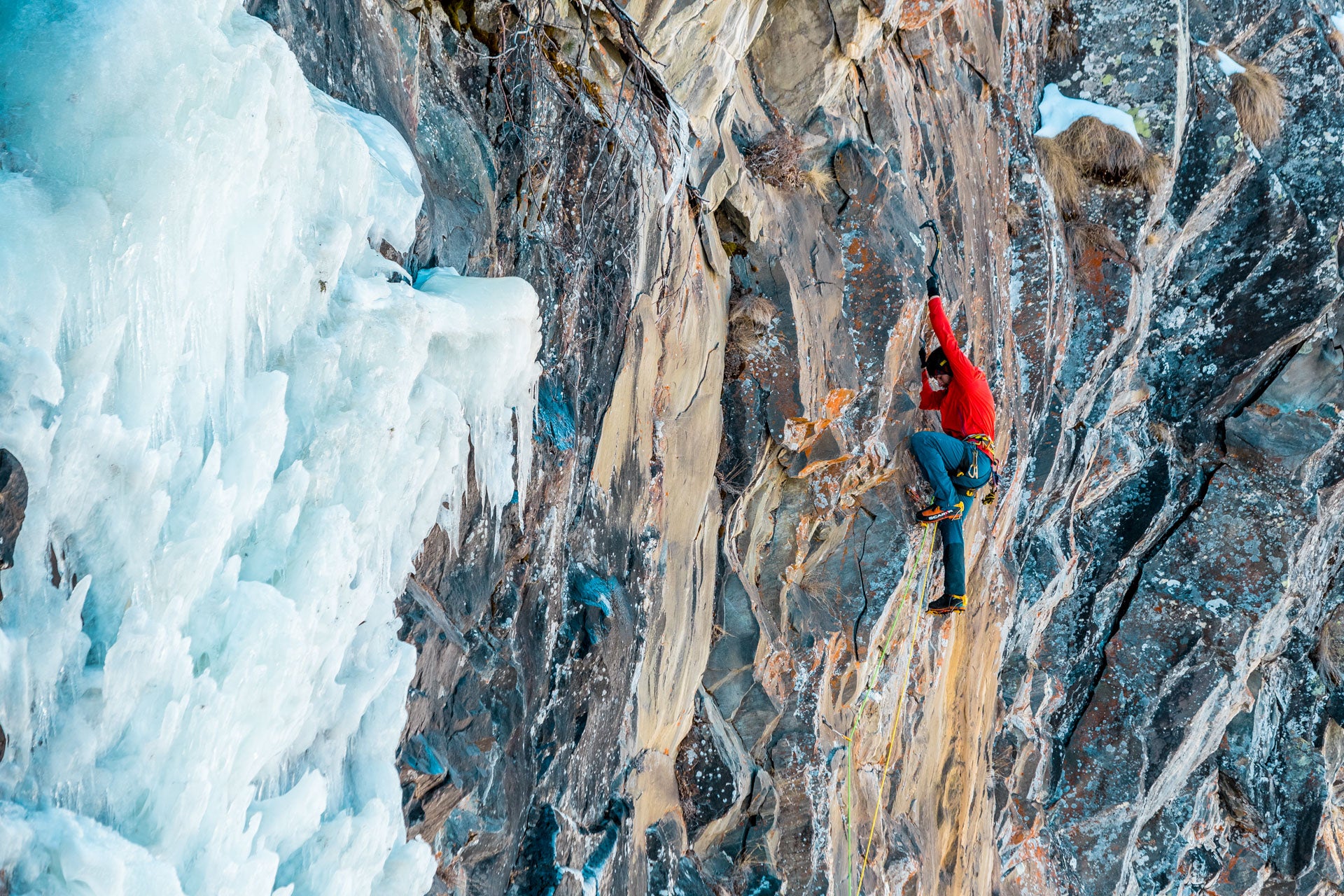 Dark Machine X Lifestyle Image Climbing Rock - Grivel