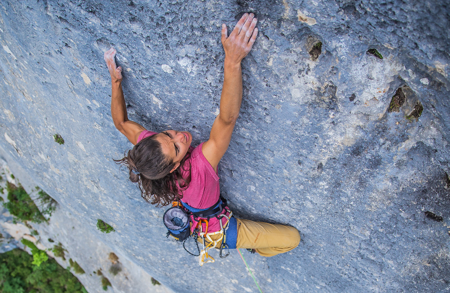 Trend Harness Lifestyle Image Climbing Above - Grivel